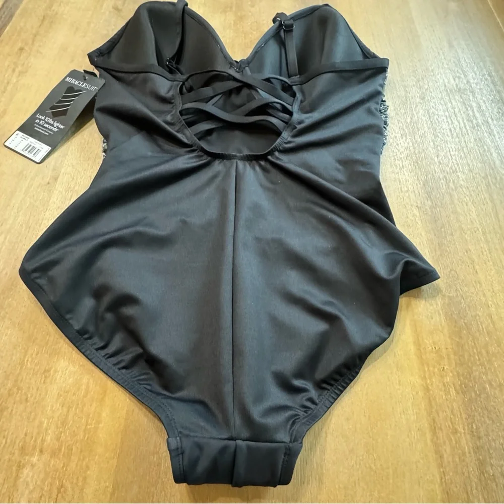NWT Miraclesuit One‎ Piece Underwire Swimsuit 16 DD Cup in Black Multi